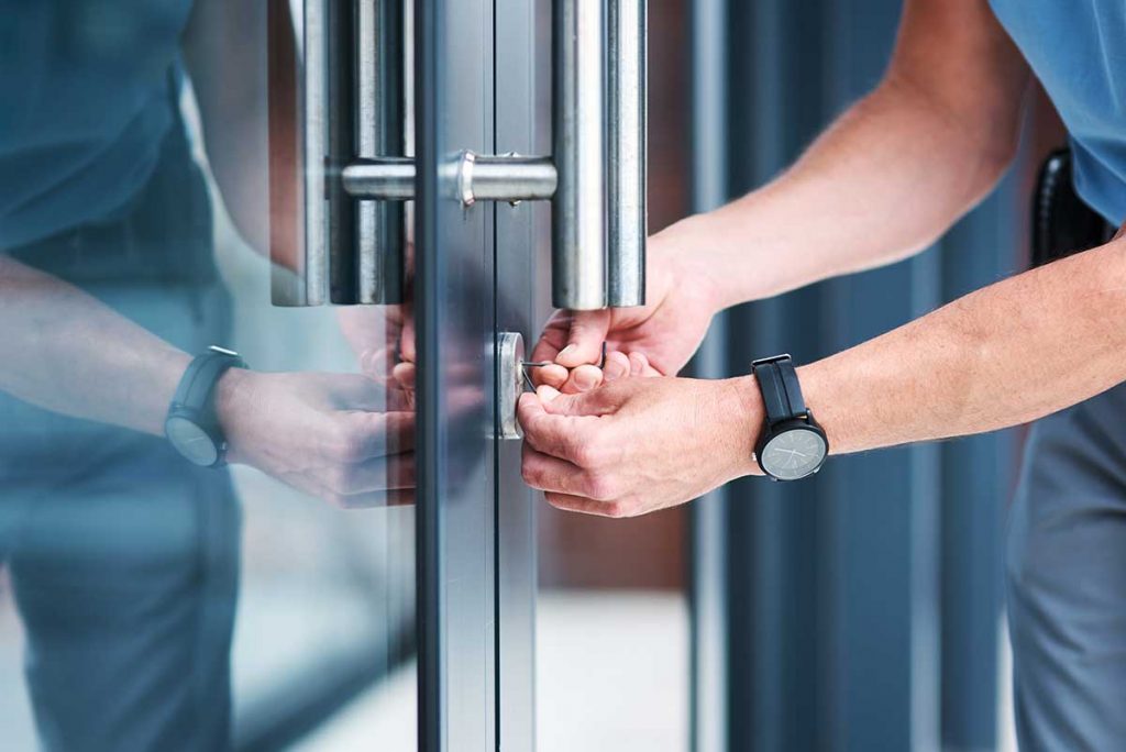 locksmith installing
