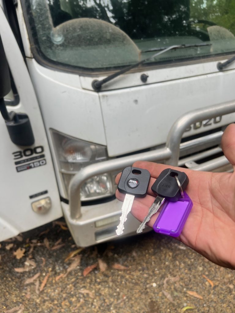 Replacement keys For Trucks and cars
Isuzu NPR300
